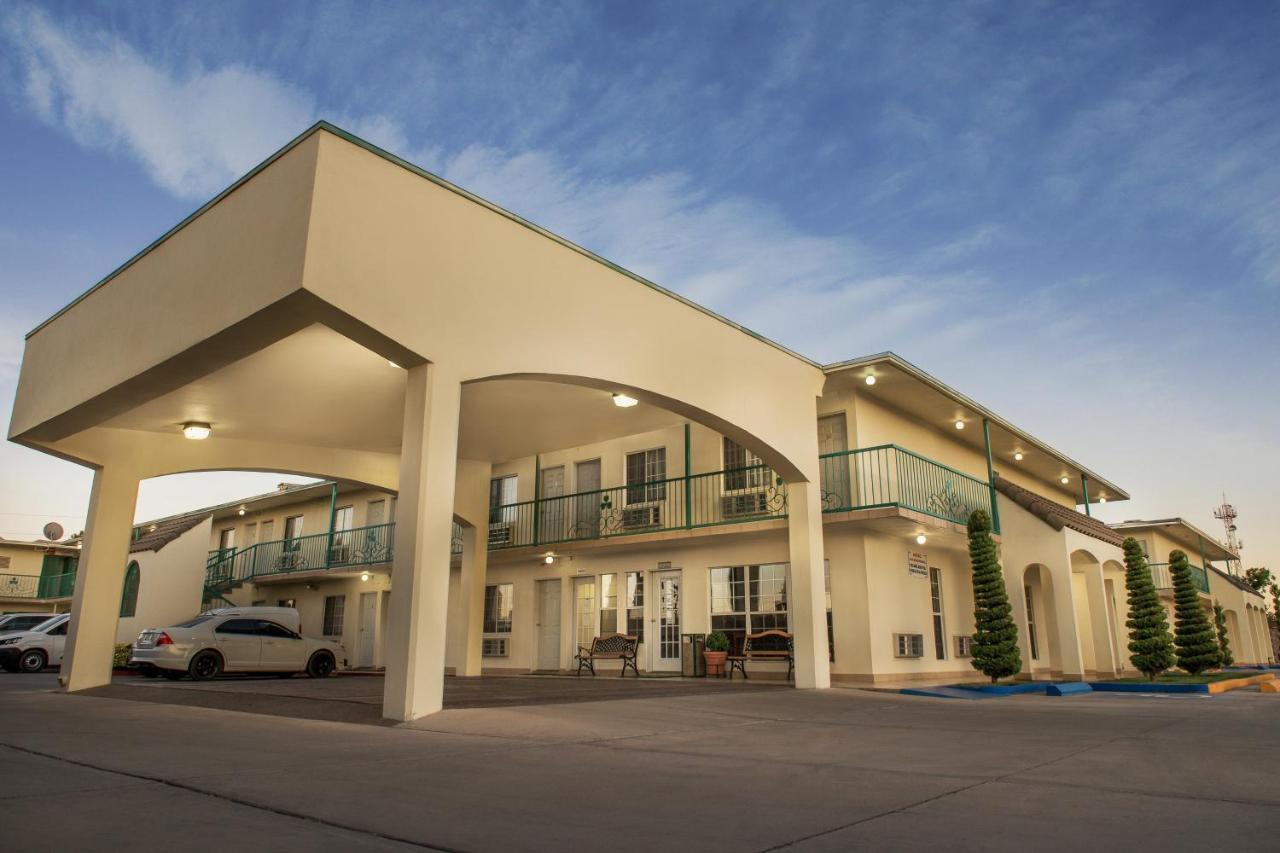 Hotel Trebol Inn Nuevo Casas Grandes Exterior photo